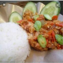 Dada Geprek Lalapan,pete Nasi Mantep