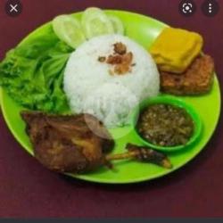 Nasi Bebek Bumbu Hitam  Tempe