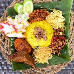 Naskun C (nasi Kuning   Tahu   Telur)