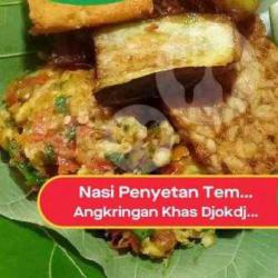 Nasi Penyetan Empal Daging Sambal Kemangi Tempe Remuk