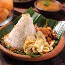 Nasi Uduk Ayam Kecap   Es Teh