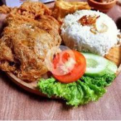 Ayam Goreng Selimut Telor  Nasi Minuman