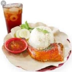 Paket: Nasi Ayam Goreng Minuman