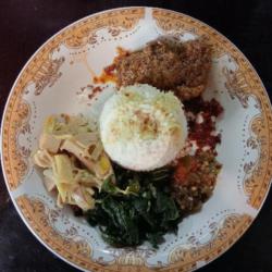 Nasi Rendang   Tempe Goreng