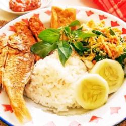 Nasi Urap Ikan Asin