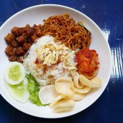 Nasi Uduk Telor Suir Bihun Orek Kentang Mustopa