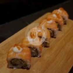 Salmon Roll (8 Pcs)