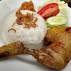 Nasi Ayam Lalapan Sambal Mentah