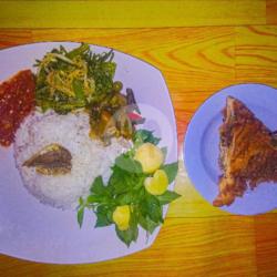 Nasi Urap Telur Dadar