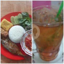 Paket Nasi, Asin Peda Goreng, Tahu Tempe Gratis Es Teh Manis