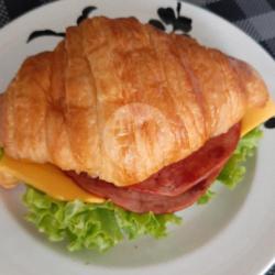 Croisant Beef Bacon & Cheese